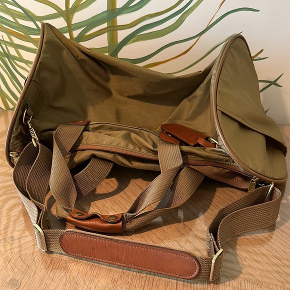 Hartmann Weekender Nylon and Leather Crossbody Perfect for Carry On or Getaway - Picture 8 of 8